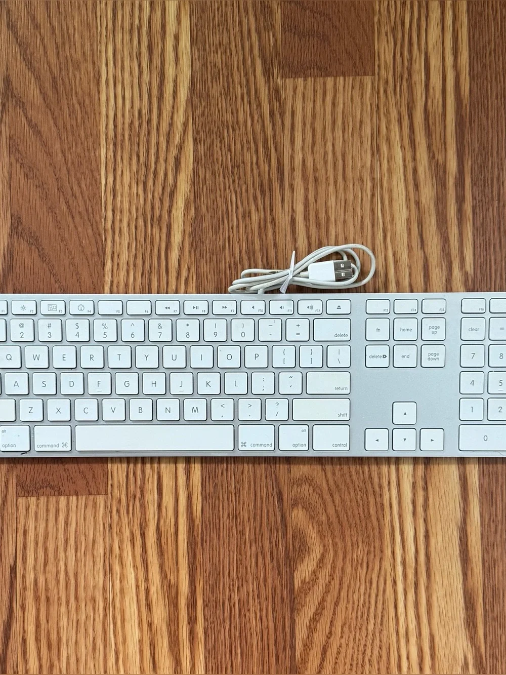 Apple USB Wired Keyboard with Numeric Keypad (Model A1243)